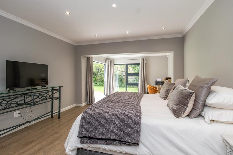 To Let 5 Bedroom Property for Rent in Constantia Western Cape
